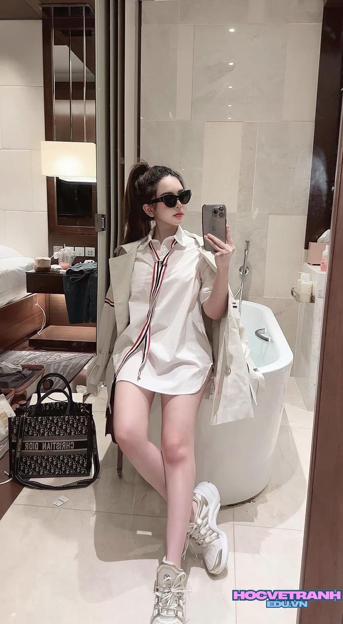 ảnh Trần Huyền Châu đẹp tươi tắn full hd