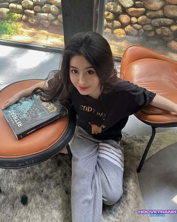 ảnh Võ Ngọc Trân đẹp nhẹ nhàng