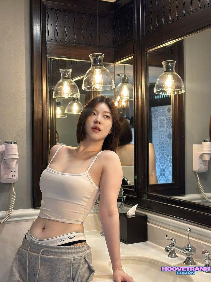 ảnh gái xinh mặc quần ngắn cool