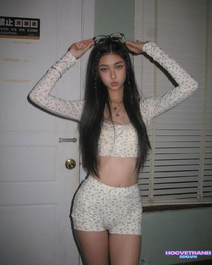 ảnh gái xinh mặc quần ngắn đẹp phong cách đời thường