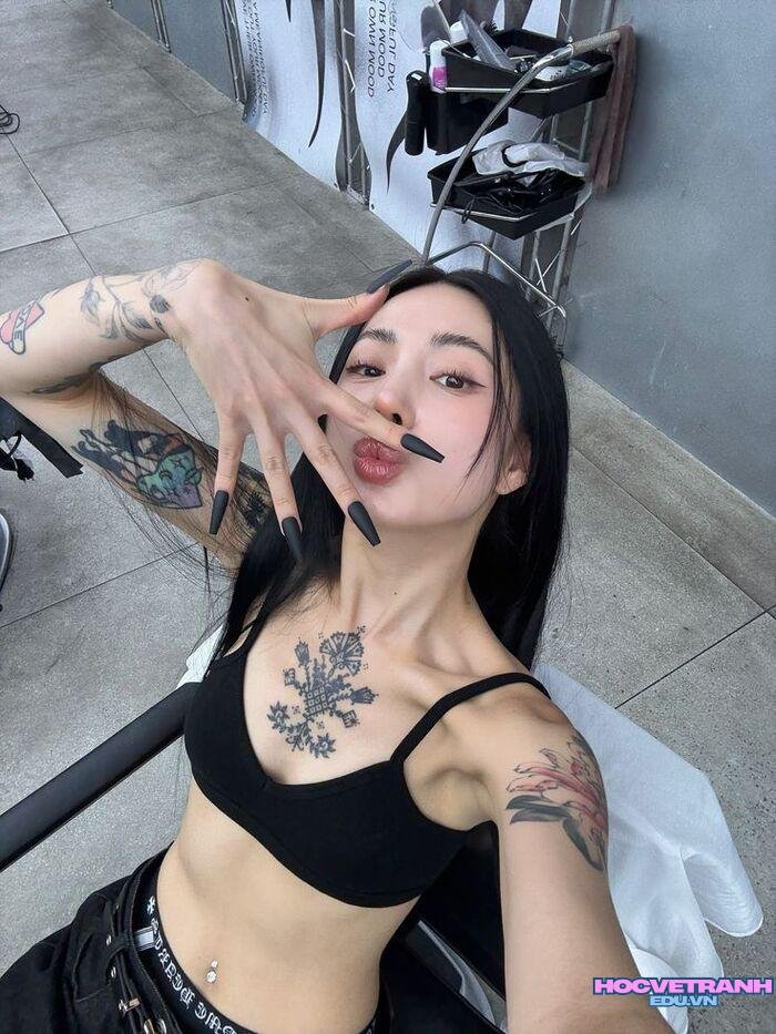 ảnh gái xinh xăm mình đẹp cuốn hút