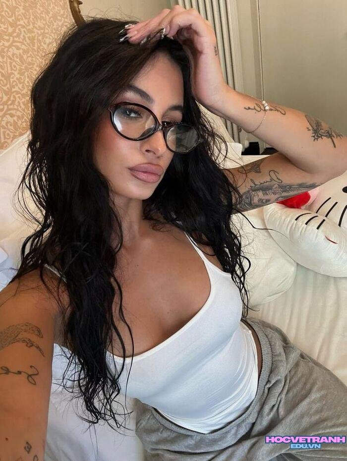 ảnh gái xinh xăm mình đẹp phong cách bụi bặm