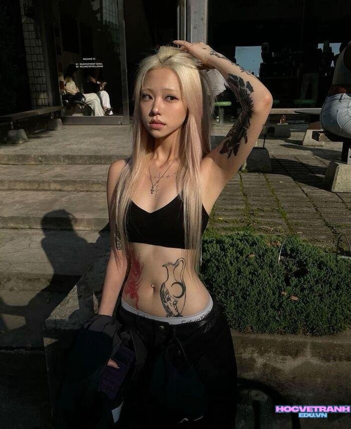 ảnh gái xinh xăm mình đẹp quyến rũ nhẹ