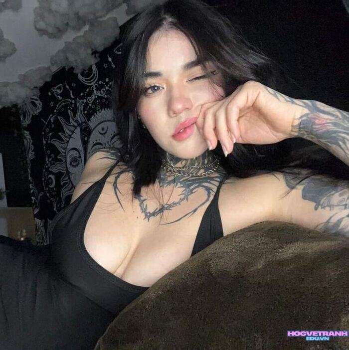 ảnh gái xinh xăm mình đẹp tự tin