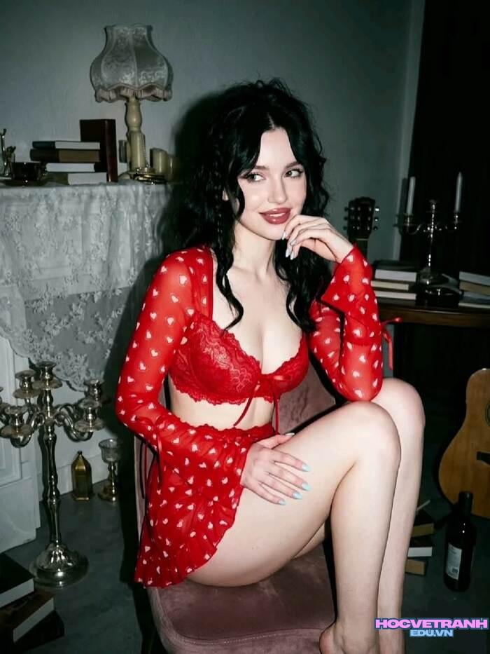 ảnh hot girl đẹp ánh mắt sắc sảo