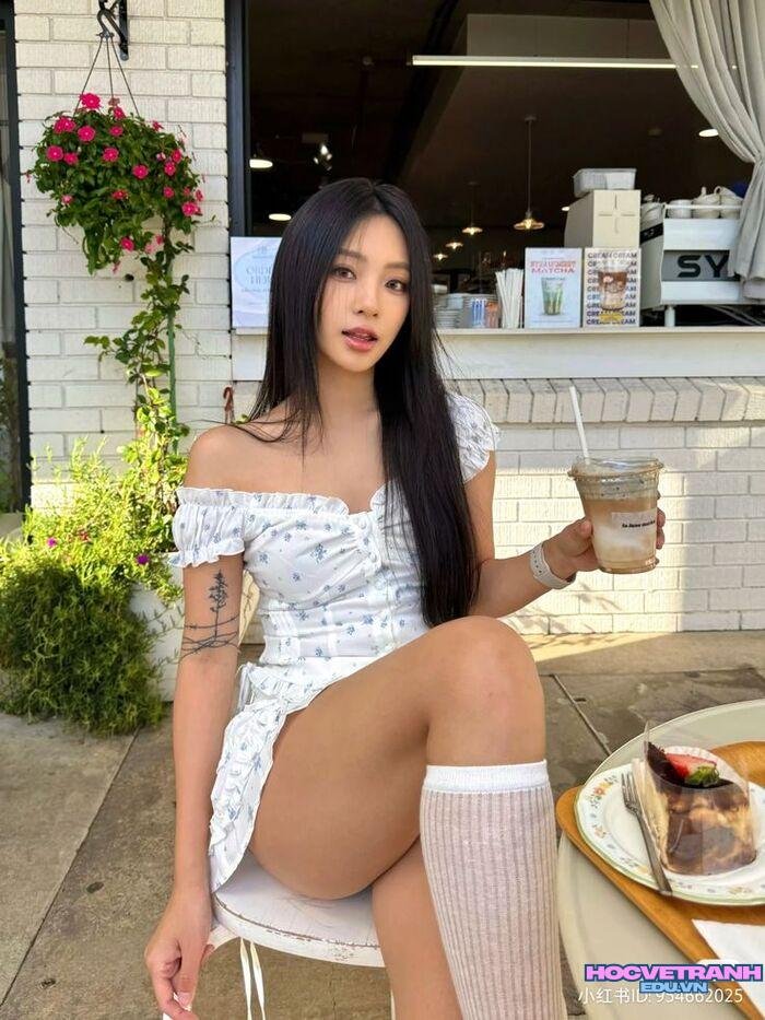 ảnh hot girl đẹp phong cách hiện đại