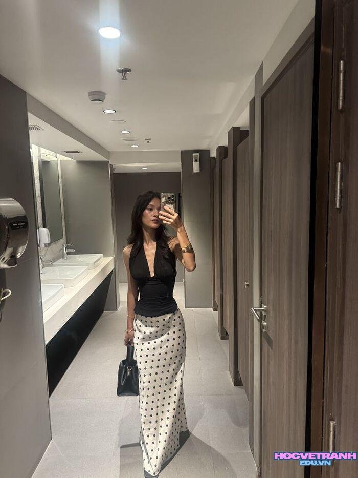 gái xinh mặc áo yếm cực hot