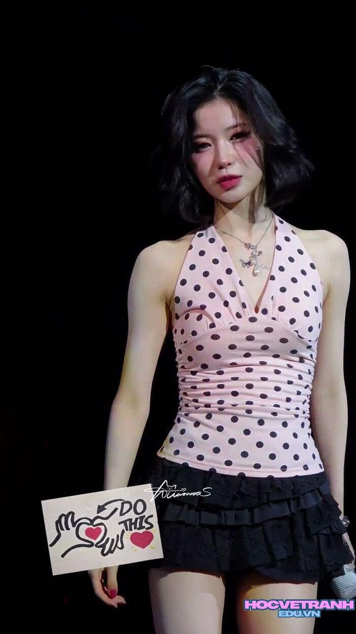 gái xinh mặc áo yếm siêu cháy