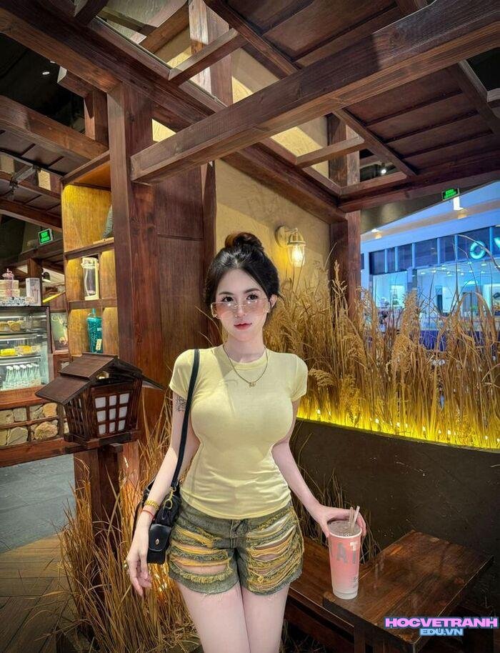 gái xinh mlem vú to