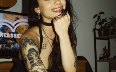 gái xinh xăm mình