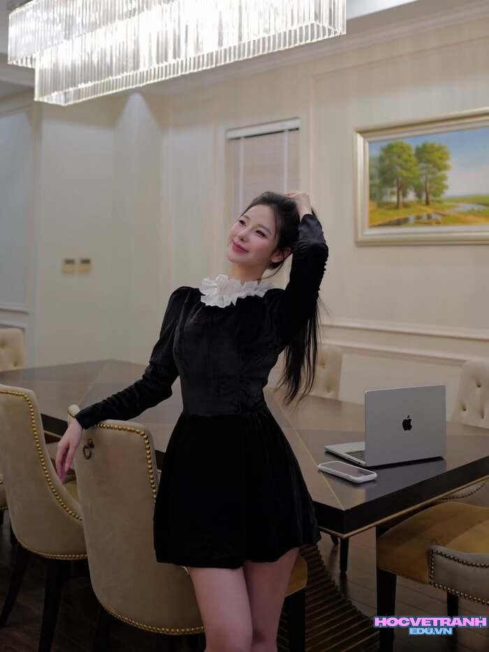 uyên ni phong cách sexy nhẹ