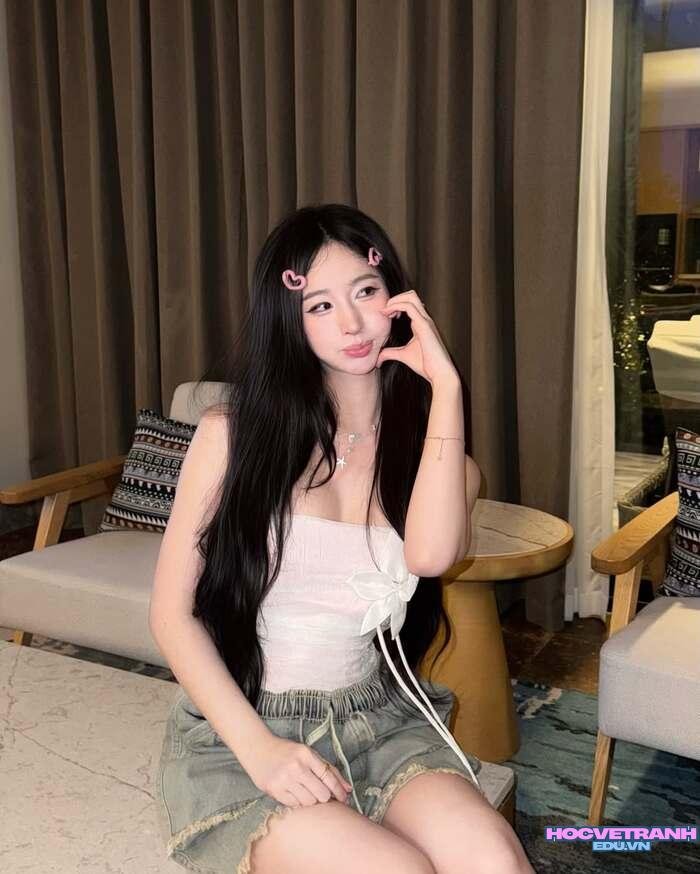 uyên ni phong thái tự tin