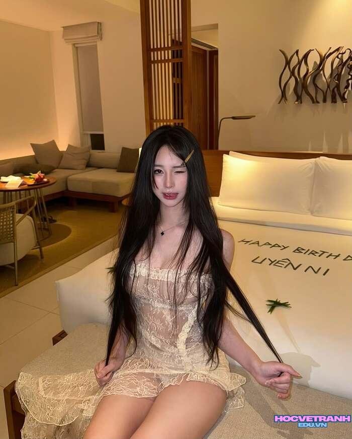 uyên ni thần thái cuốn