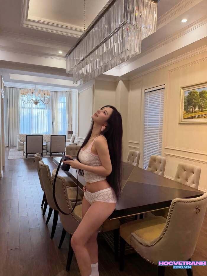 uyên ni thần thái