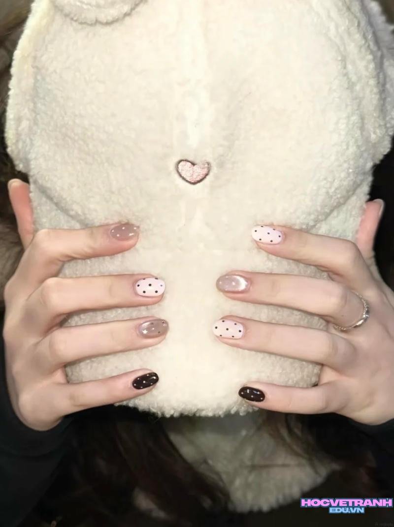Album ảnh nail chấm bi thu hút