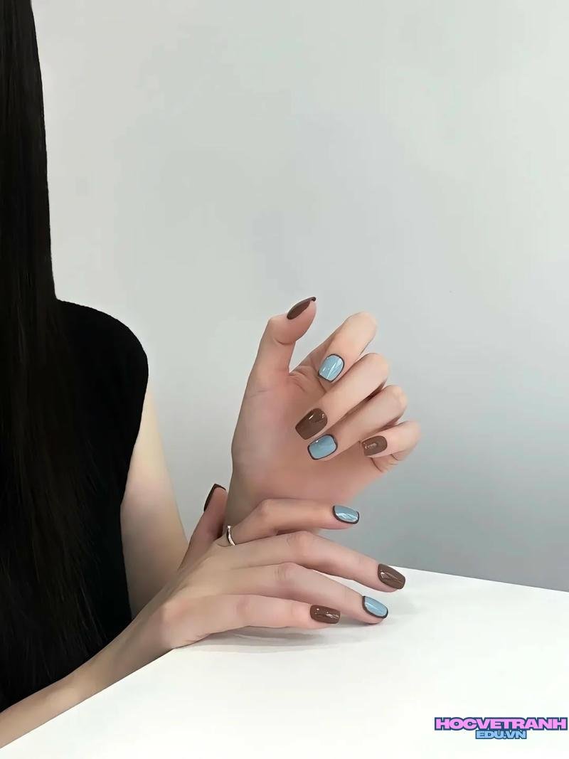Ảnh ảnh nail màu nâu cuốn hút