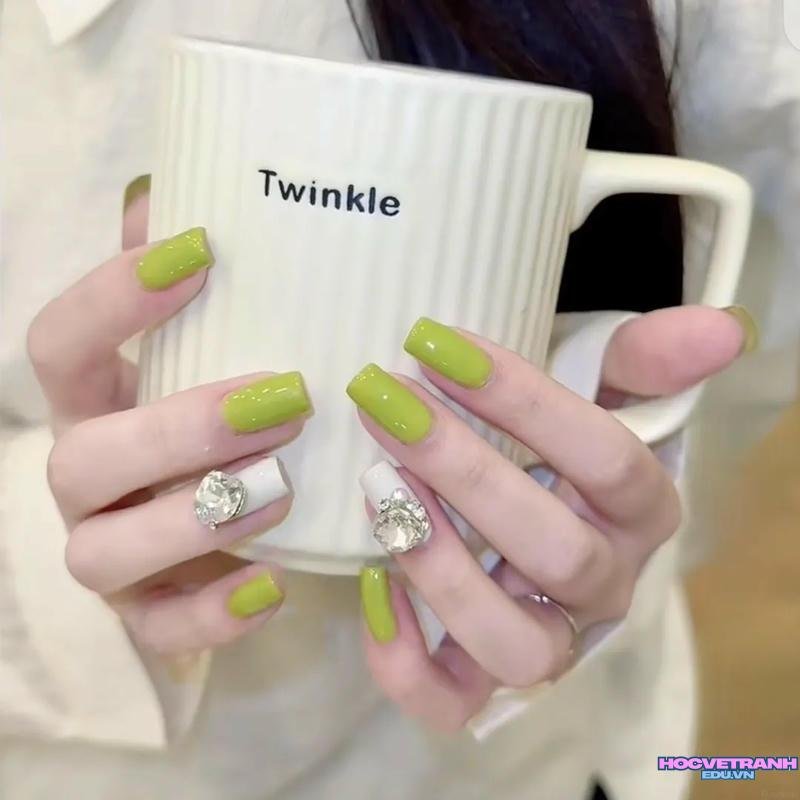Ảnh ảnh nail màu xanh lá cuốn hút