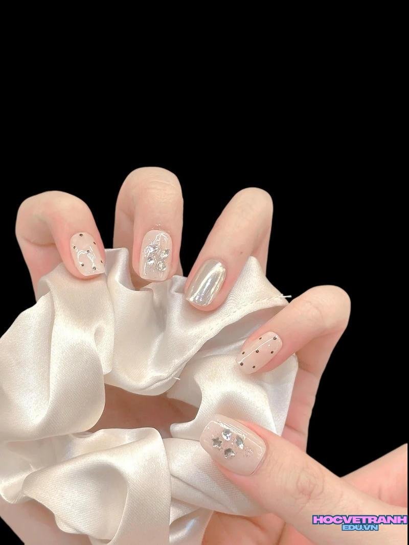 Ảnh ảnh nail tráng gương cuốn hút