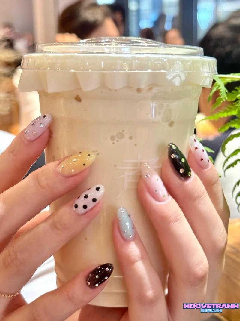 Bộ ảnh nail chấm bi độc đáo