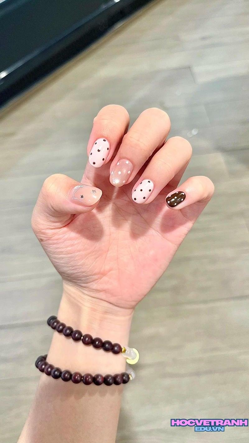 Khám phá ảnh nail chấm bi cuốn hút