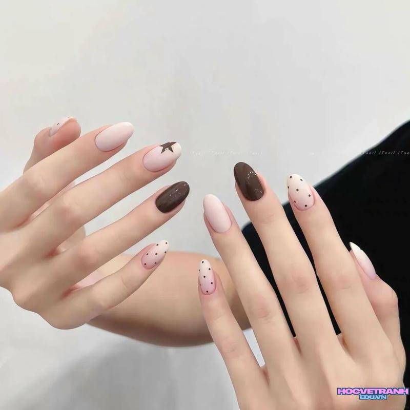 Khám phá ảnh nail chấm bi thu hút