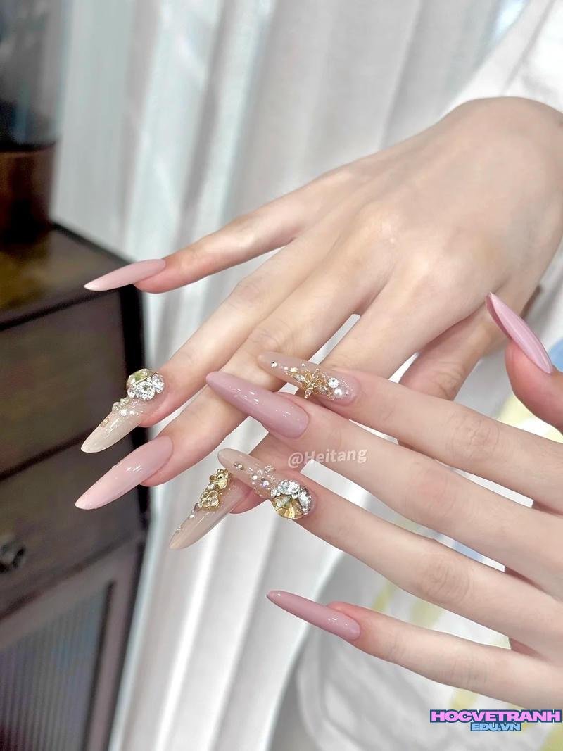 Khám phá ảnh nail đính đá đẹp sắc nét