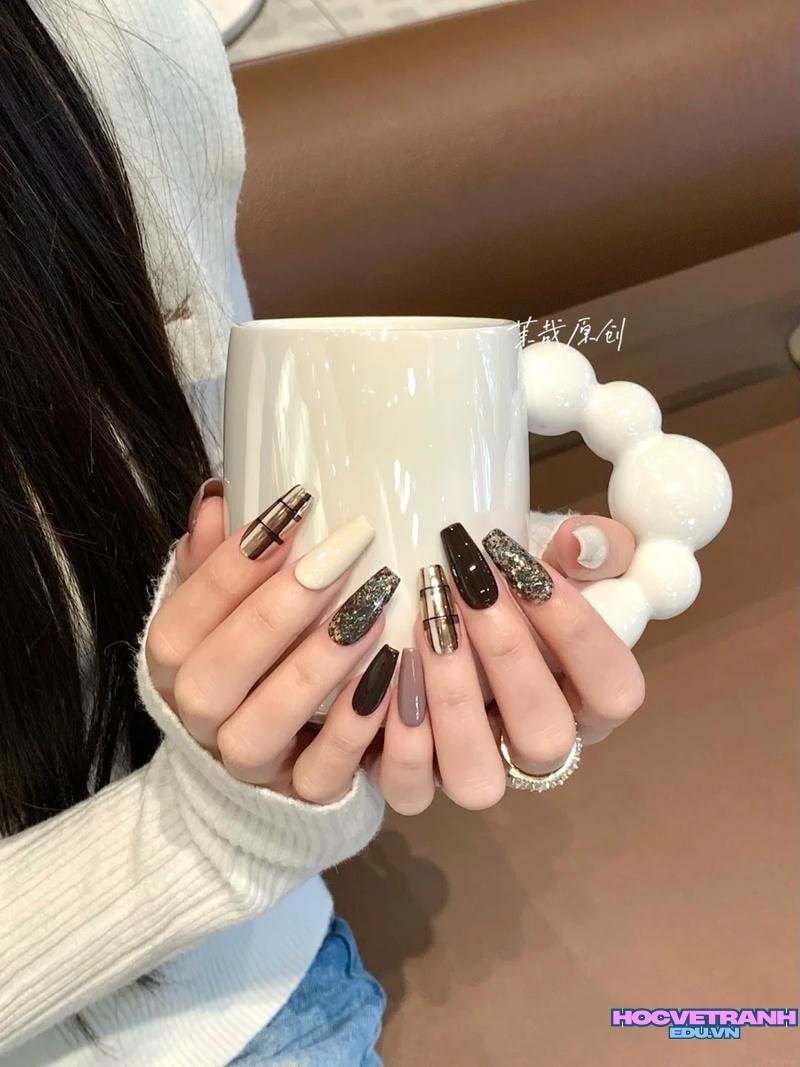 Khám phá ảnh nail kẻ đẹp nhất
