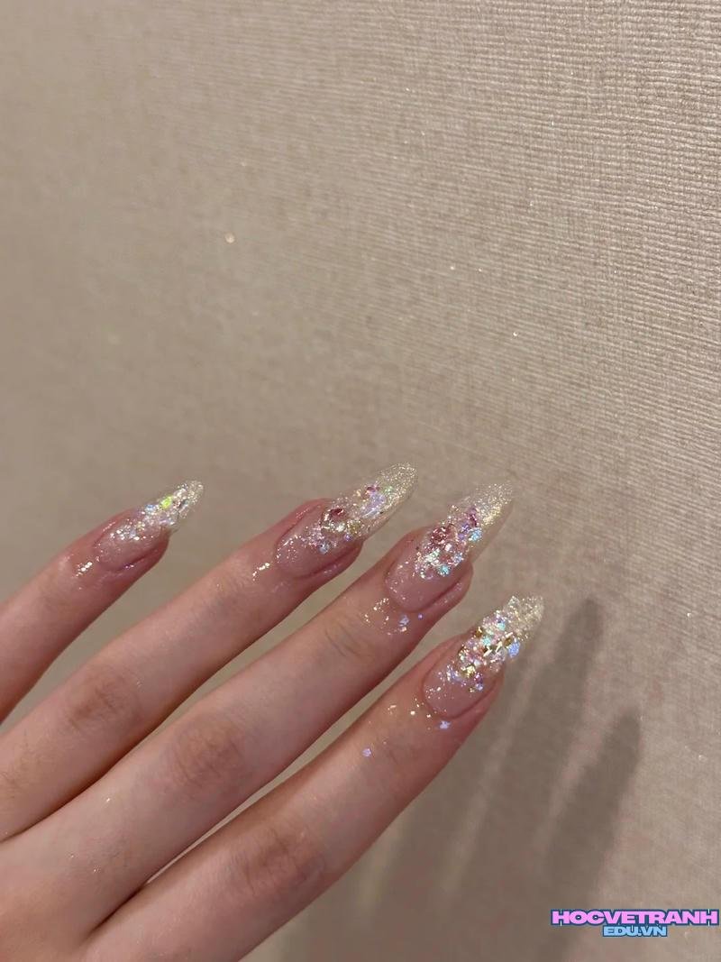 Khám phá ảnh nail kim tuyến độc đáo