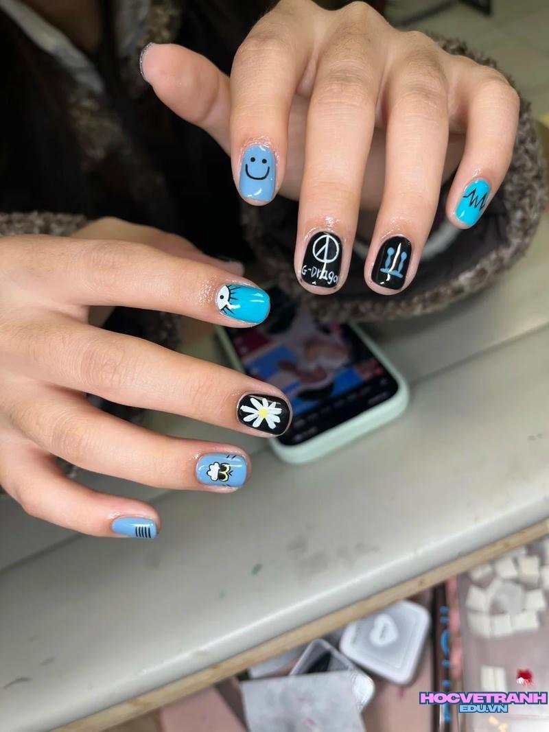 Khám phá ảnh nail mặt cười cuốn hút