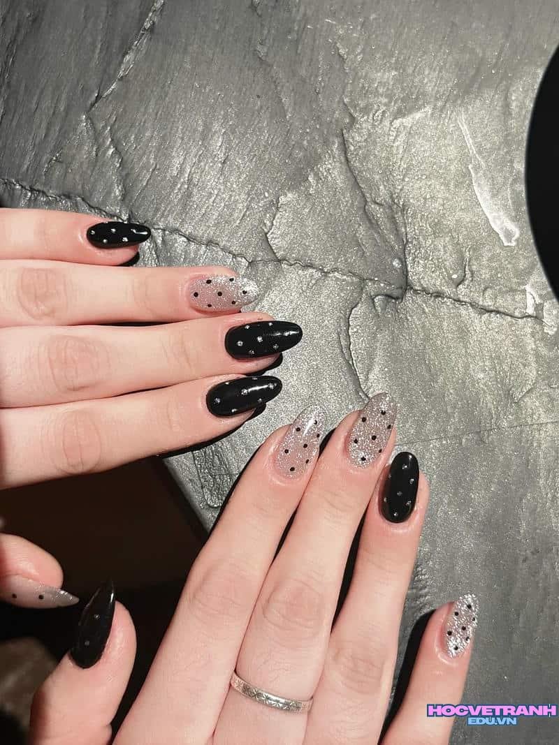 Khám phá ảnh nail màu đen cuốn hút