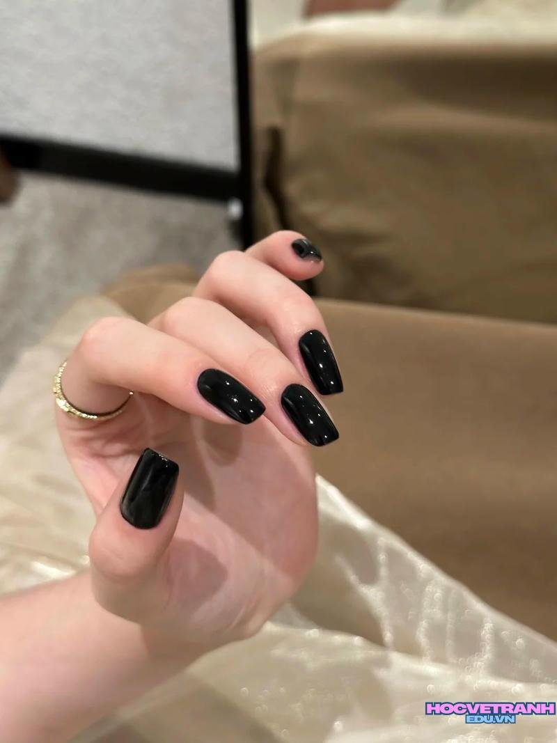 Khám phá ảnh nail màu đen thu hút