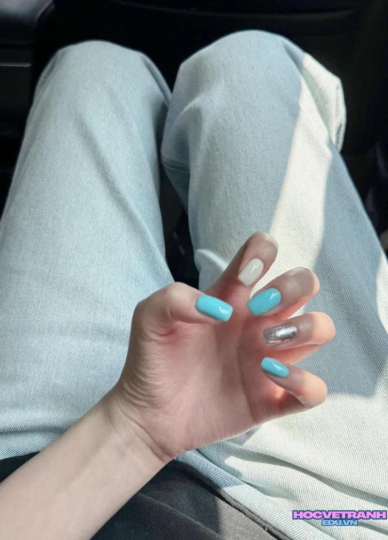 Khám phá ảnh nail màu xanh ngọc cuốn hút
