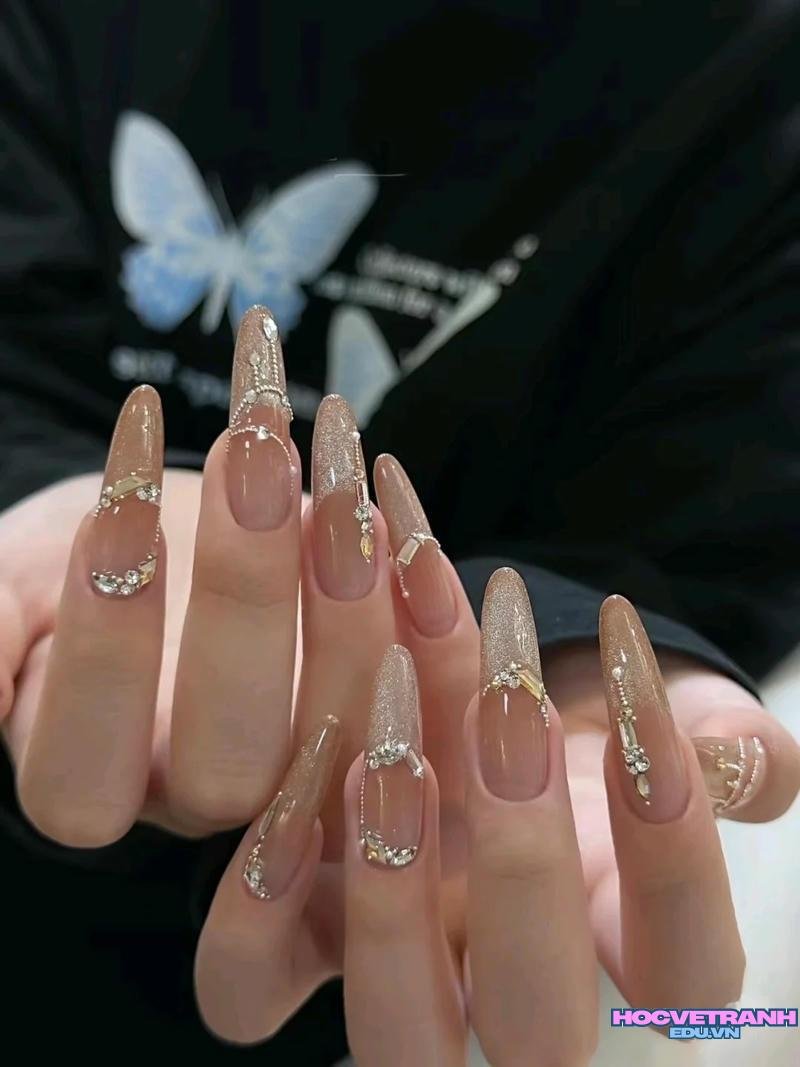 Khám phá ảnh nail sang chảnh thu hút