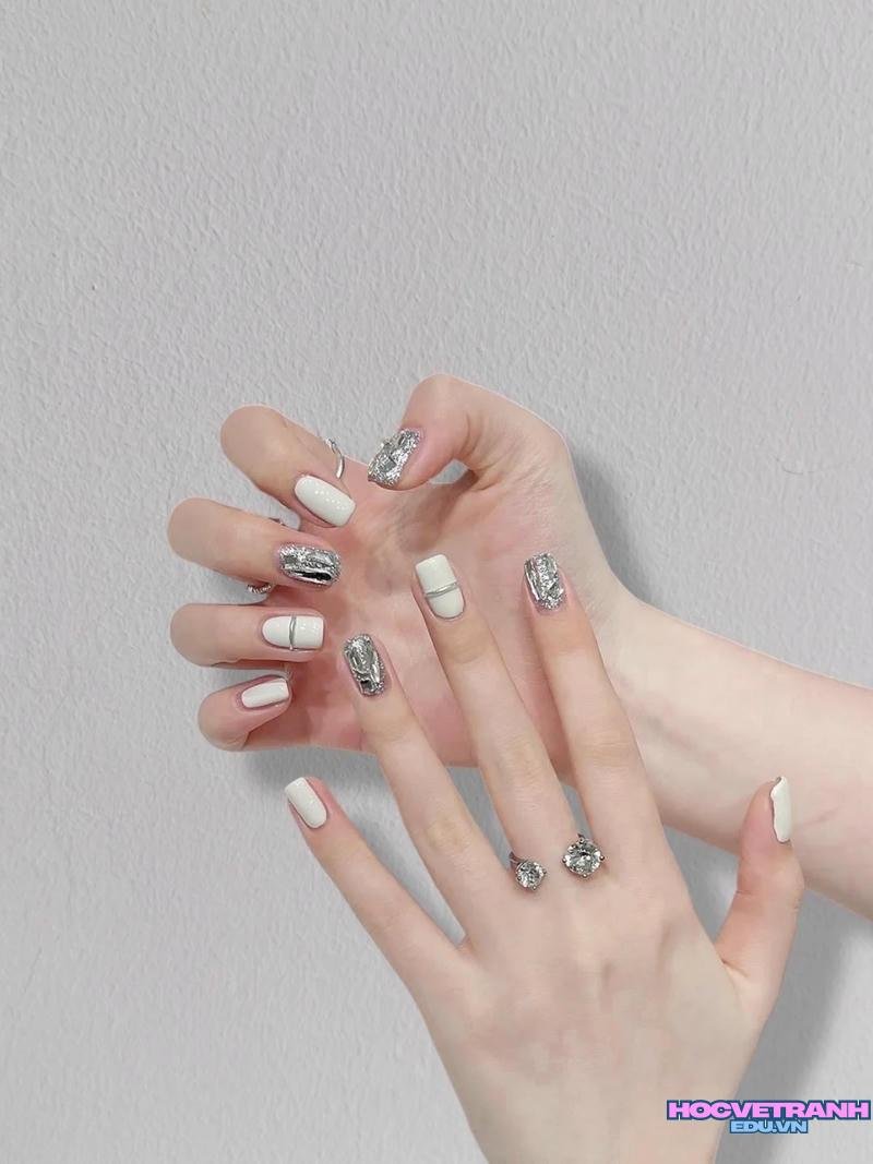 Khám phá ảnh nail trắng cuốn hút