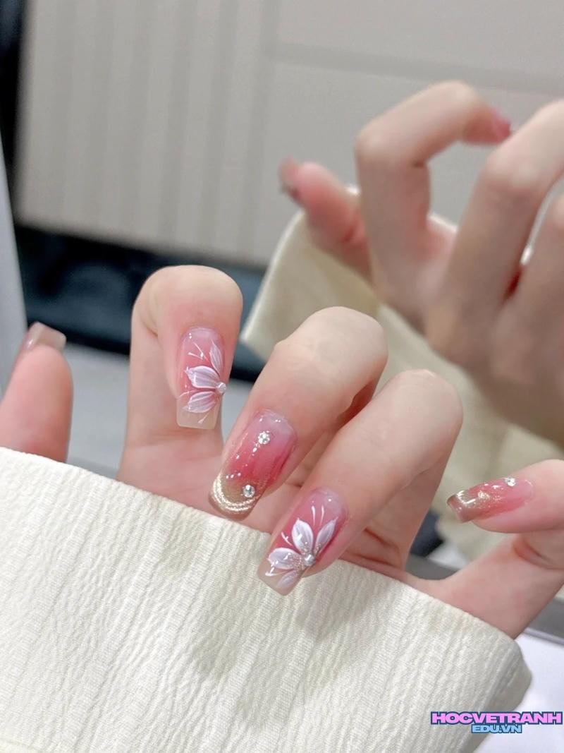 Khám phá ảnh nail vẽ hoa cuốn hút