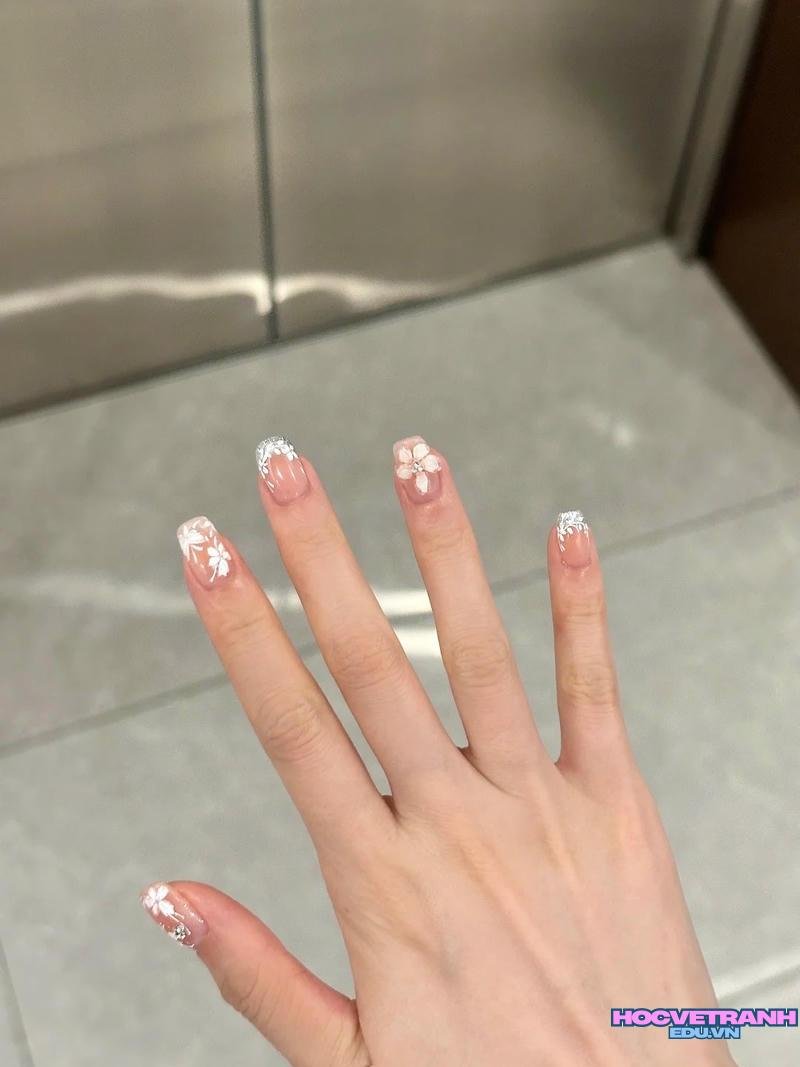 Khám phá ảnh nail vẽ hoa độc đáo