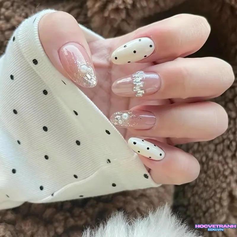 Khám phá kho ảnh nail chấm bi cuốn hút