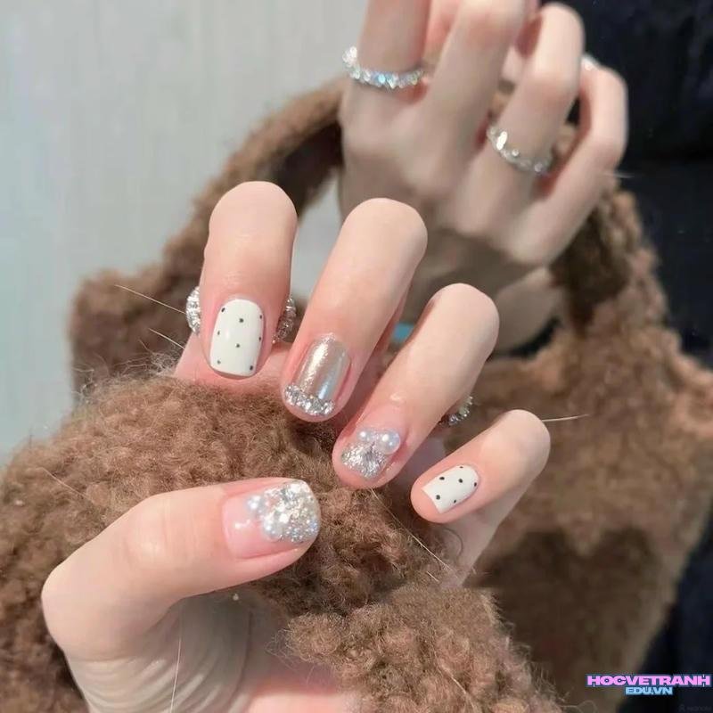 Khám phá kho ảnh nail màu bạc cực đẹp