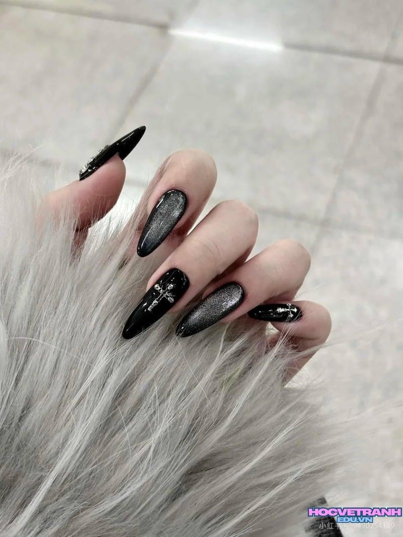 Ngắm ảnh nail màu đen mới