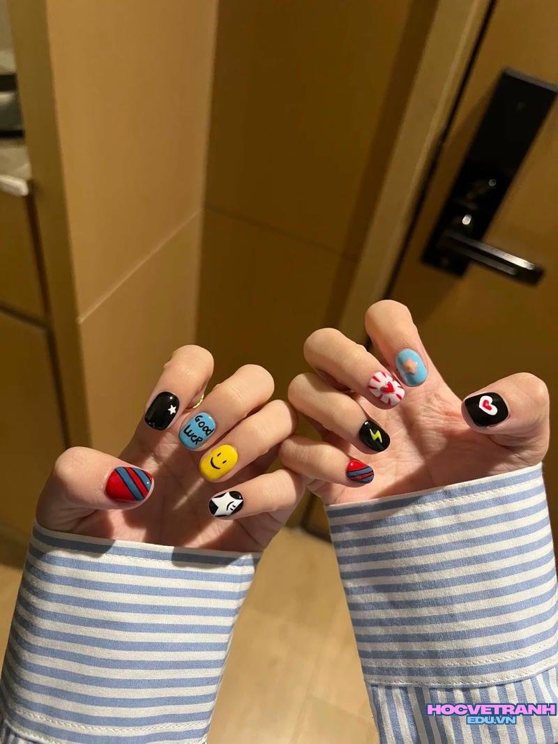 Tổng hợp ảnh nail mặt cười hot