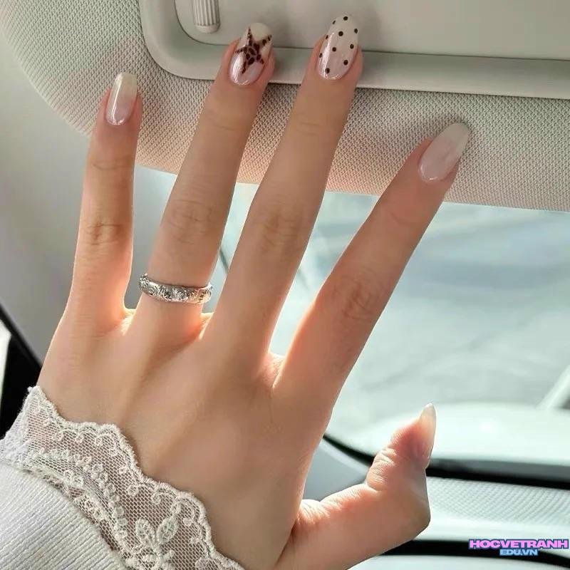 Xem ảnh nail chấm bi đẹp