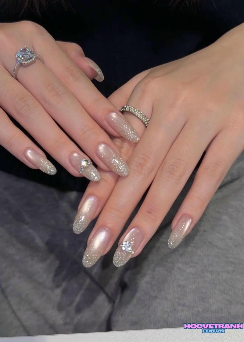 Xem ảnh nail kim tuyến mới nhất