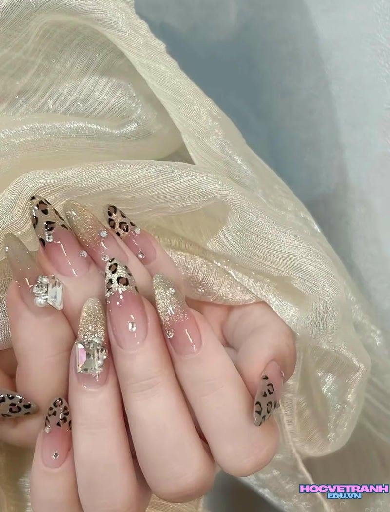 Xem mẫu nail tay mới nhất