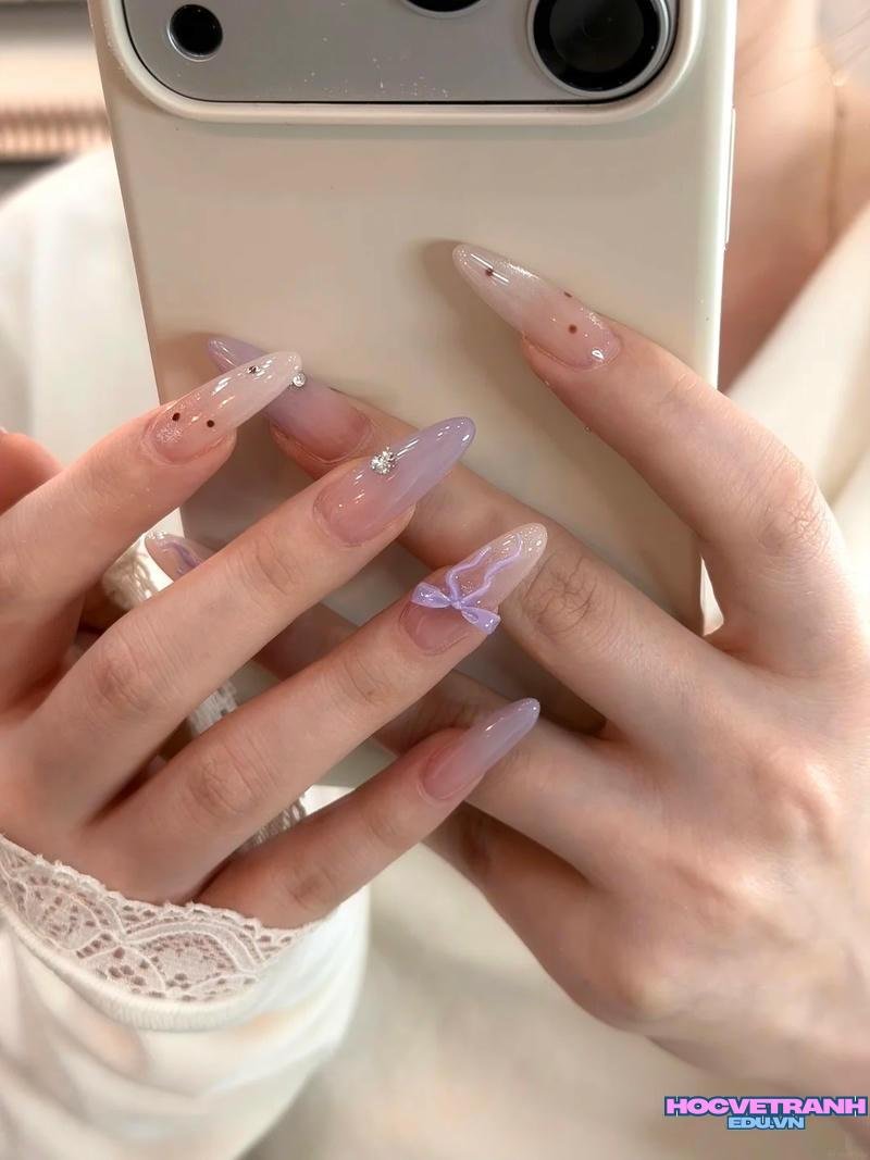 Ảnh ảnh nail màu tím cuốn hút
