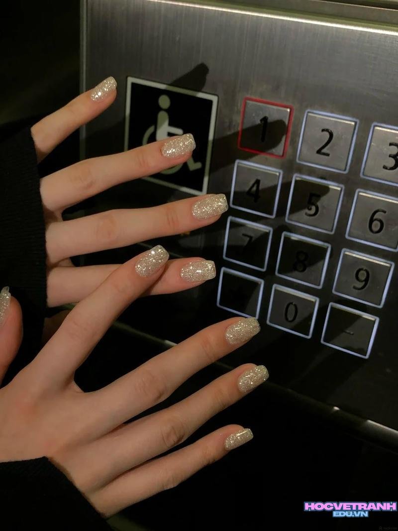 Ảnh ảnh nail nhũ cuốn hút
