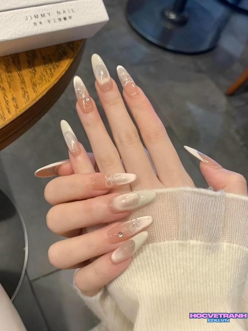 Khám phá ảnh nail hợp mệnh kim cuốn hút