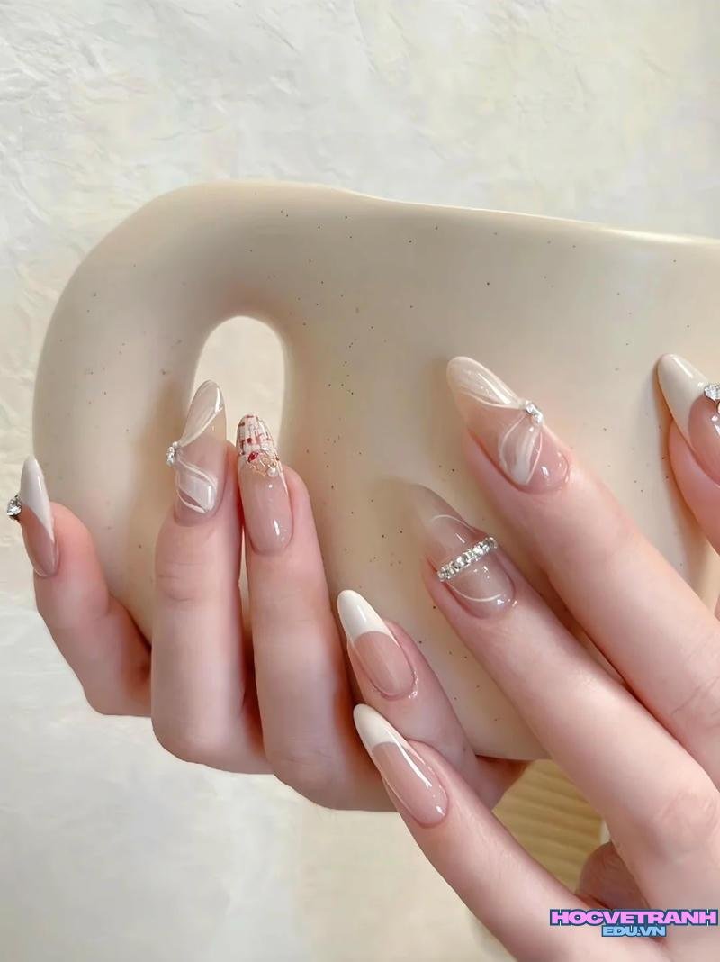 Khám phá ảnh nail móng nhọn tròn độc đáo