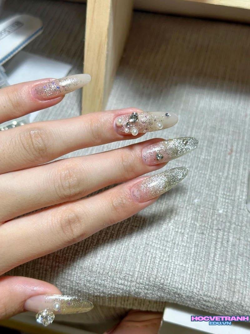 Khám phá ảnh nail nhũ cuốn hút