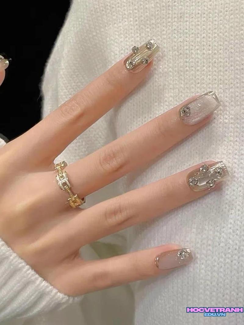 Khám phá kho ảnh nail hợp mệnh kim cuốn hút