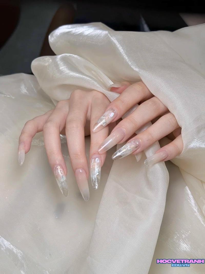 Ngắm ảnh nail hợp mệnh kim hot